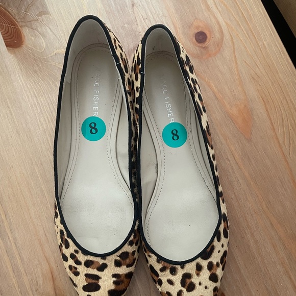Marc Fisher Women's Analialy Leather Leopard Printed Pointed Ballet Flats 8 - Picture 3 of 6